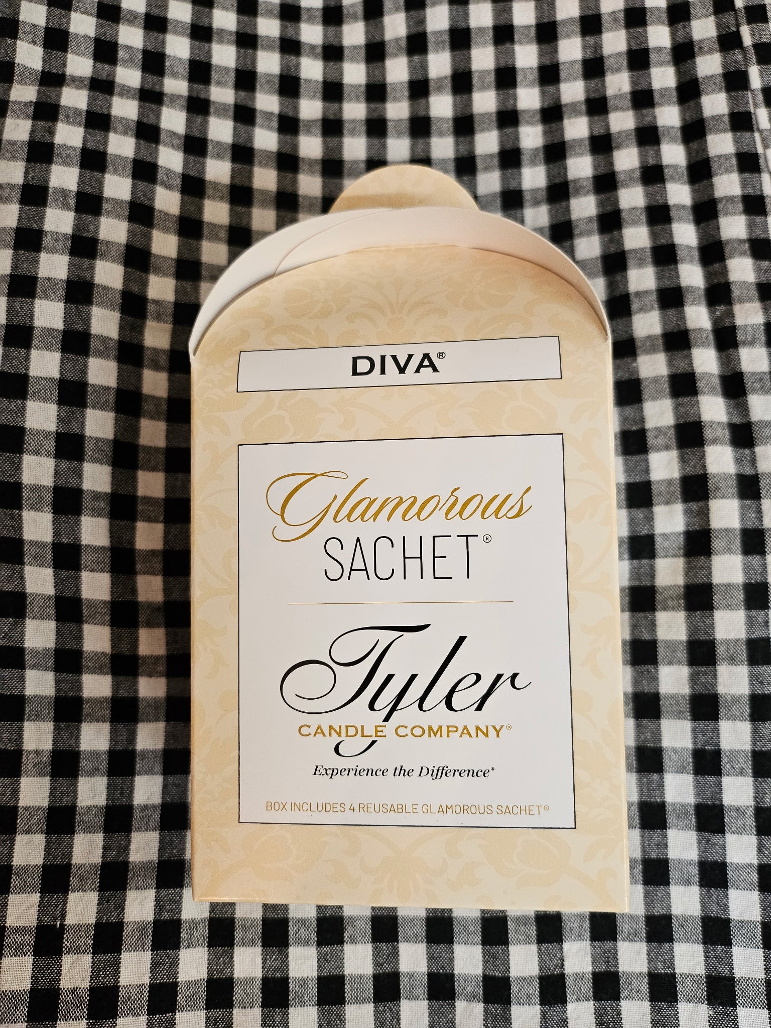 Tyler Glamorous Sachet Diva